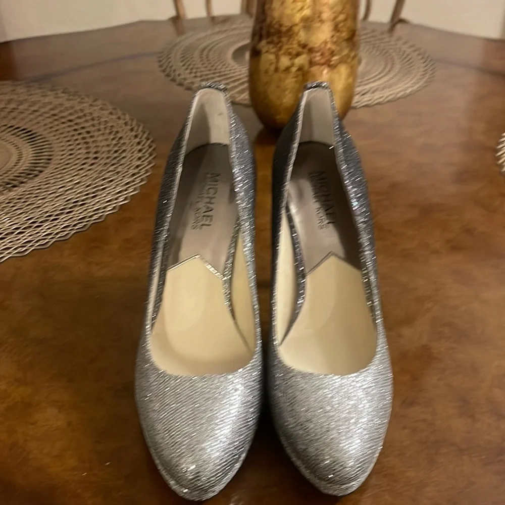 Michael Kors Silver two-tone sparkly Shoes 7.5 M - Picture 1 of 5